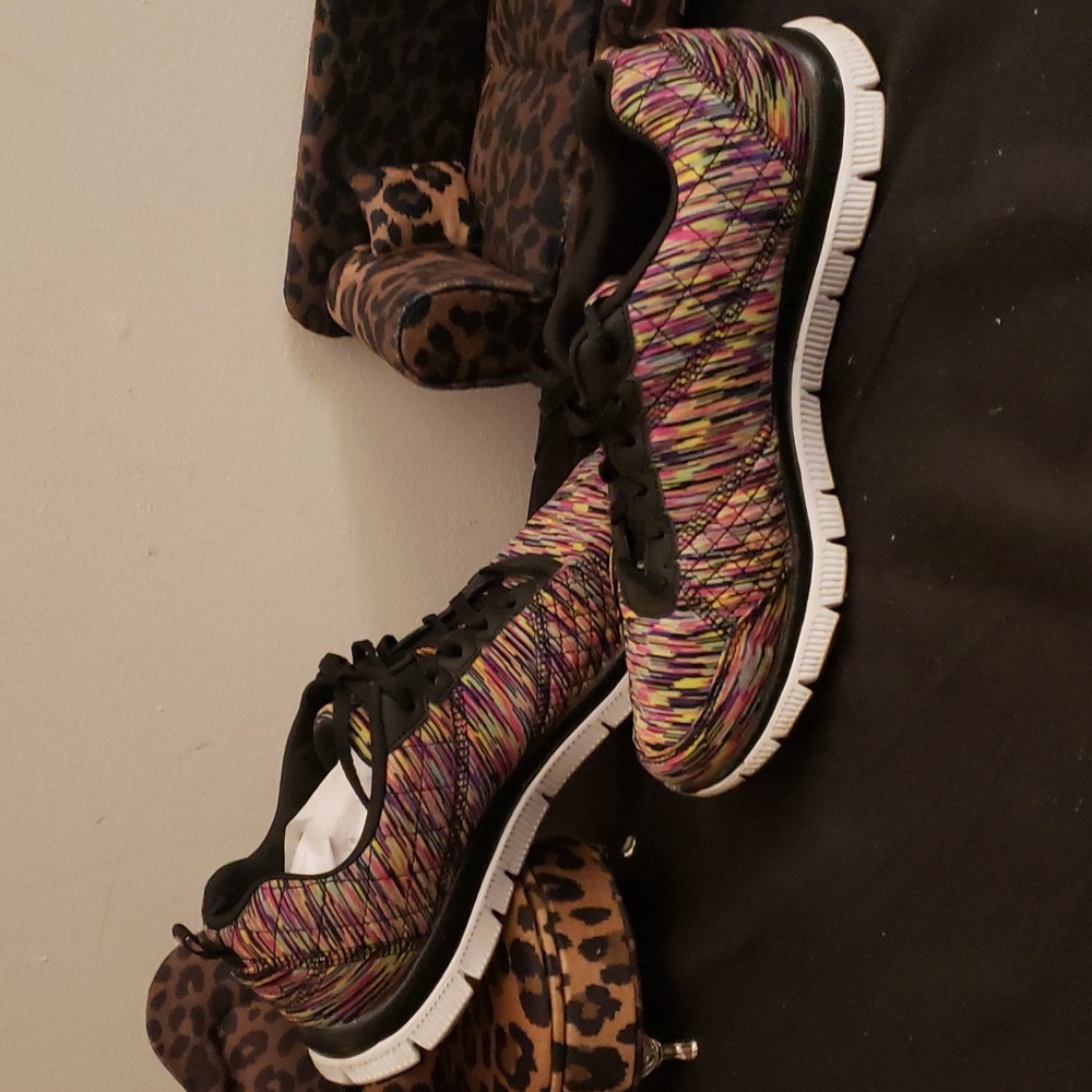 WOMEN BLACK MULTICOLOR SKECHERS LITE-WEIGHT SNEAKER 8.5 (38.5)